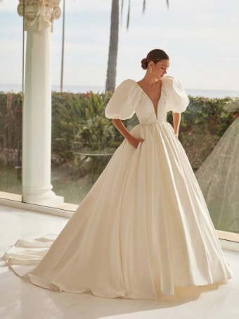 Pronovias #0 thumbnail