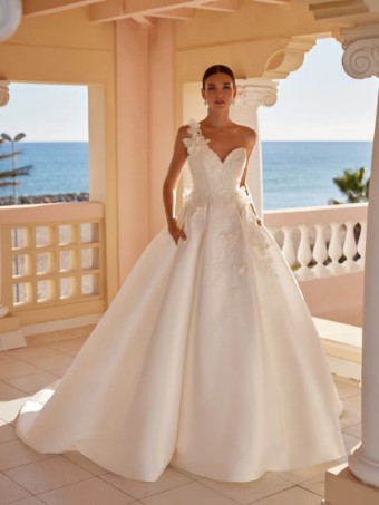 Pronovias #0 thumbnail