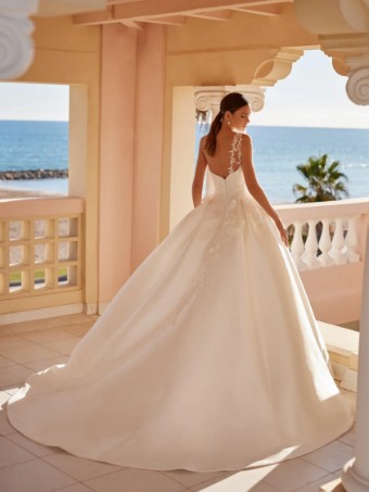 Pronovias #1 thumbnail