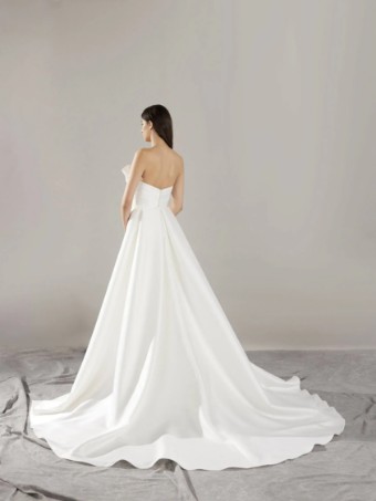 Pronovias #6 thumbnail
