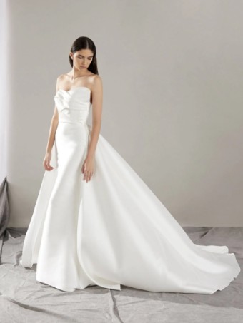 Pronovias #9 thumbnail