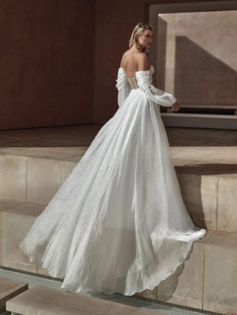 Pronovias #1 thumbnail