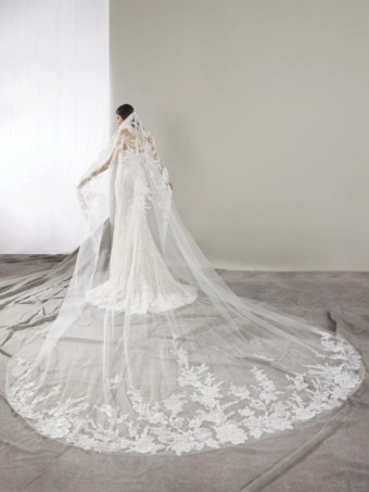 Pronovias #6 thumbnail