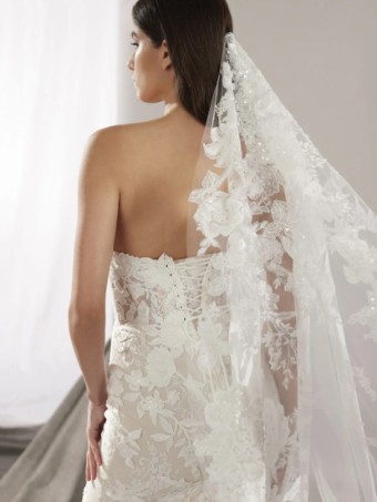 Pronovias #7 thumbnail
