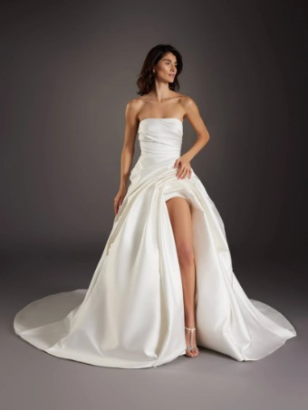 Pronovias #1 thumbnail