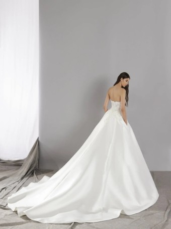 Pronovias #5 thumbnail