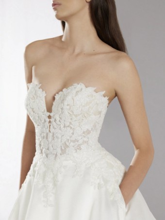 Pronovias #6 thumbnail