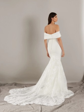 Pronovias #7 thumbnail